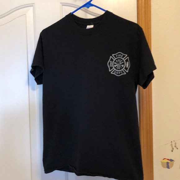 Gildan Other - Firefighter Thin red line T-shirt Sz M